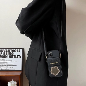 Schwarze Umhängetasche für Handys aus Litschi-Leder mit Steppmuster und Riemen