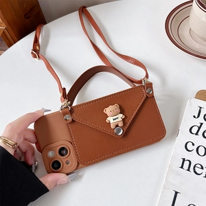 Braune Leder-Handytasche mit Bären-Motiv zum Umhängen für iPhone 16 Pro Max