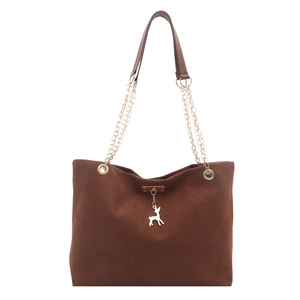 Sac fourre-tout marron foncé en suédine avec bandoulière chaîne dorée et pendentif cerf