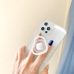Custodia trasparente per iPhone con supporto a nuvola bianca minimalista tenuta in mano