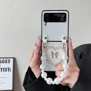 Detail of white cross-grain leather Z Flip case with pearl strap and golden bow heart