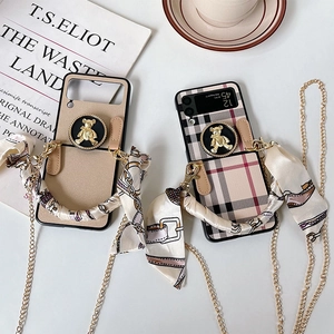 Samsung Galaxy Z Flip case set with bear ring, ribbon strap and gold crossbody chain