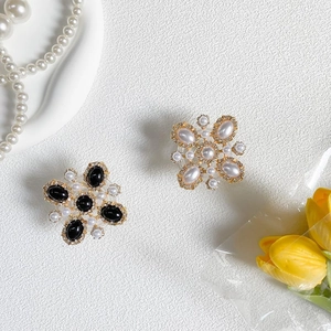 Baroque Luxury Retro Flower Rhinestone Faux Artificial Pearl Phone Grip Expanding Stand Self Adhesive Alloy Mobile Socket Holder For Women