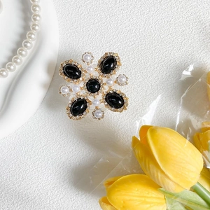 Macro shot of luxury rhinestone phone grip featuring vintage flower patterns and pearls