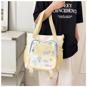 Détails du sac en toile jaune avec broderie Happy Days et sangles à boucles