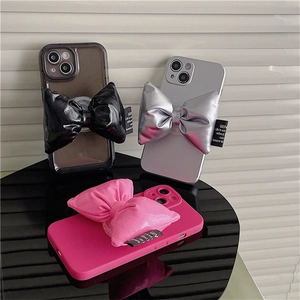 Coques iPhone avec nœud papillon 3D, finitions rose, argentée et noire translucide