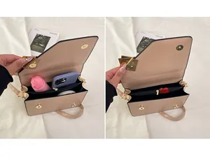 Detailweergave van de binnenvakken en opbergruimte van de abrikooskleurige lederen crossbodytas