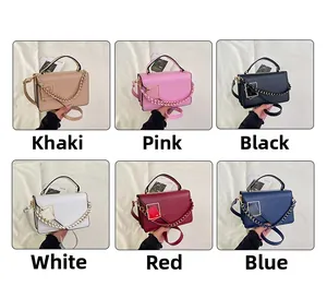 Zes stijlvolle leren kettingtassen in kaki, roze, zwart, wit, rood en blauw