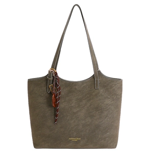 Grand sac cabas rétro mat en gris foncé avec pendentif tissé pour un style décontracté