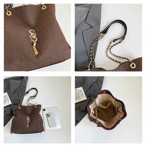 Detailansicht großer kaffeebrauner Shopper mit goldenem S-Logo und elegantem Kettengurt