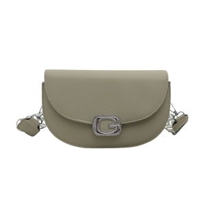 Sacoche selle verte en cuir grainé avec boucle G en strass et bandoulière large