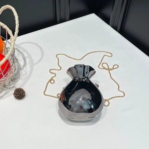 Borsa a specchio argento con tracolla a catena dorata a forma di sacchetto fortuna