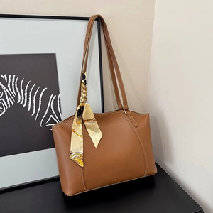 Sac fourre-tout minimaliste en cuir marron pour femme avec foulard en soie et grande capacité