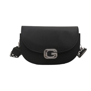 Borsa a sella nera in pelle litchi con fibbia G diamantata e tracolla geometrica