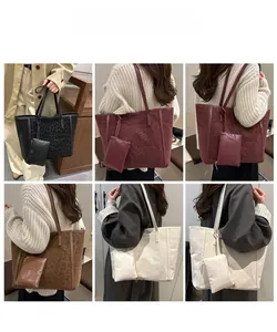 Quattro borse tote leopardate in pelle scamosciata in nero, bordeaux, marrone e beige