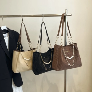 Leopard print tote bags in three colors with stylish pearl chain for women’s winter fashion