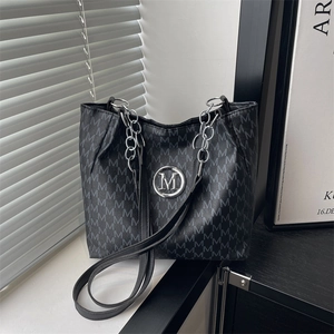 Grand sac cabas noir avec monogramme lettre M et logo en métal argenté brillant