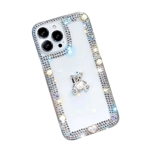 Coque iPhone transparente luxe avec ours en strass, perles et motif papillon violet