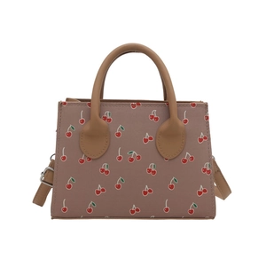 Borsa tote rosa con stampa di ciliegie, manici marroni e tracolla regolabile