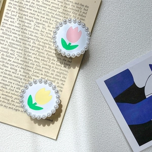 Détails de supports de téléphone ronds avec motifs tulipes et bordure perlée