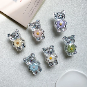 Glitzer Bär Handyhalterung Set mit bunten Blumenakzenten für Desktop-Ansicht