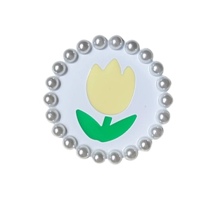 Support téléphone tulipe minimaliste avec bordure en perles blanches sur fond blanc