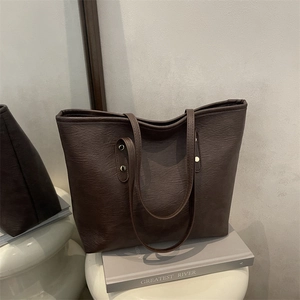Minimalist large capacity dark brown tote bag with retro leather texture for daily commute