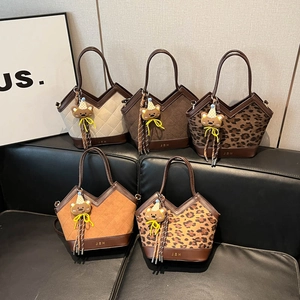 Women's Retro Suede Bucket Bag Quilted Patchwork Leopard Print Shoulder Bag Large Capacity Crossbody Handbag With Bear Pendant
