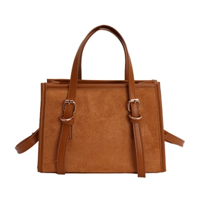 Borsa a mano retrò in pelle opaca marrone con fibbie decorative e tracolla regolabile