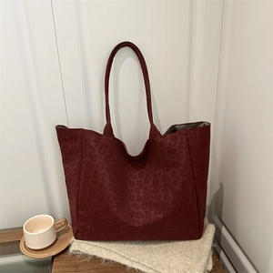 Minimalist leopard print tote bag in dark red for autumn winter casual fashion