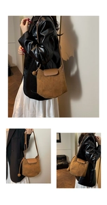 Détail du sac seau en daim marron avec coutures verticales et pompon décoratif élégant