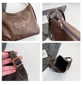 Dettagli della borsa tote in pelle marrone con logo rotondo e hardware dorato