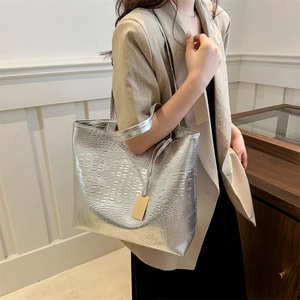 Sac fourre-tout argenté avec motif crocodile et grande capacité pour femmes