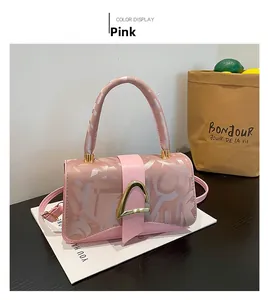 Sac bandoulière carré rose rétro en tissu jacquard et cuir avec boucle en métal doré