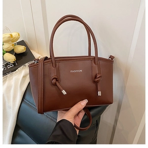 Sac fourre-tout marron foncé en similicuir avec texte Fashion et poignée à nœuds