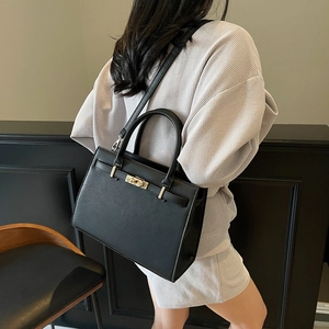 Elegant black large-capacity Kelly style handbag with gold rotating lock for office women