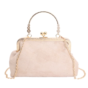Borsa a conchiglia retrò beige crema con motivo rich rabbit e manico in metallo oro