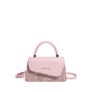 Roze minimalistische crossbody tas met handvat en modieuze letteropdruk