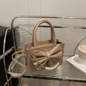 Sac à main élégant abricot avec nœud, perles et chaîne dorée pour femme bandoulière