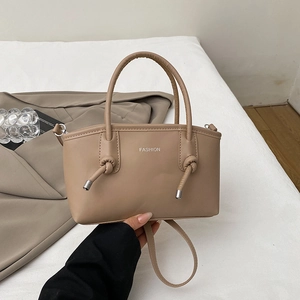 Petit sac à main kaki minimaliste avec lettrage FASHION blanc sur fond de costume