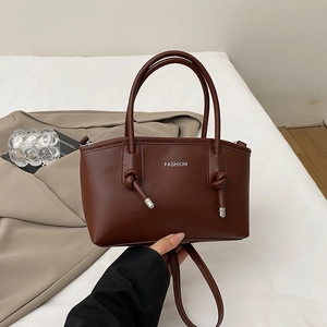 Sac à main en cuir marron foncé avec texte FASHION argenté et bandoulière amovible