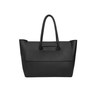 Borsa tote nera minimalista capiente con finitura opaca per il pendolarismo quotidiano