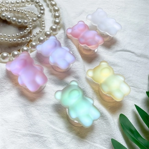 Vue détaillée des supports de téléphone ours mats en cinq couleurs pastel macaron