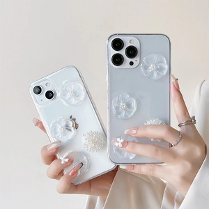 Coque iPhone fleurie avec fleurs 3D et perles sur silicone transparent