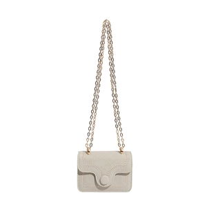 Borsa a spalla minimalista beige con catena dorata e cuciture decorative