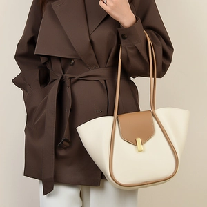 Sac fourre-tout bicolore chic avec design aile de chauve-souris et fermoir doré