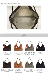 Dettaglio della tasca interna della borsa tote grande e selezione di colori con ciondolo