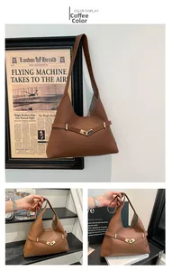Dettaglio della borsa tote vintage color caffè con cinturino a fibbia e pelle opaca