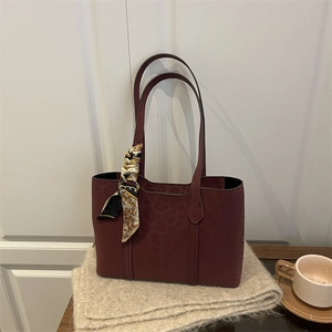Sac fourre-tout bordeaux rétro avec texture léopard et foulard en soie pour femme