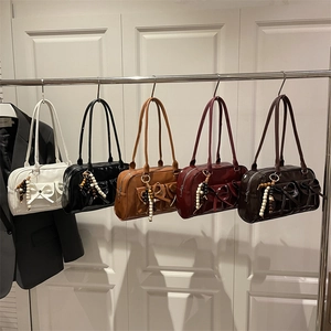 Women PU Leather Shoulder Bag Shiny Bowknot Underarm Handbag Large Capacity Commuting Retro Style Boston Bag Charm